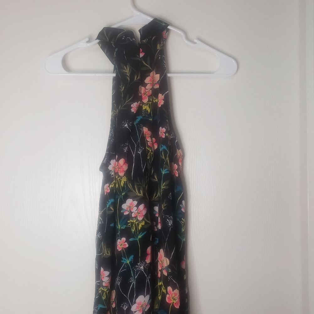 Express XS High-necked black top